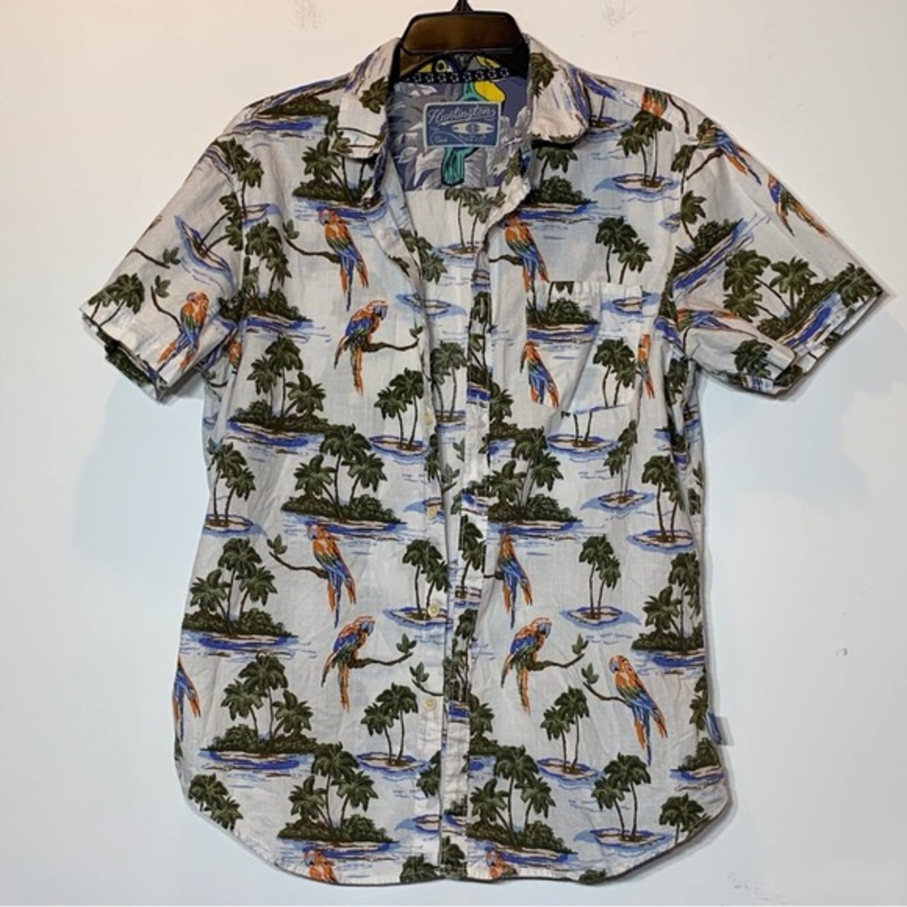 EUC‎ Huntington Beach Club Button Up Hawaiian Shirt Macaw Parrot Print